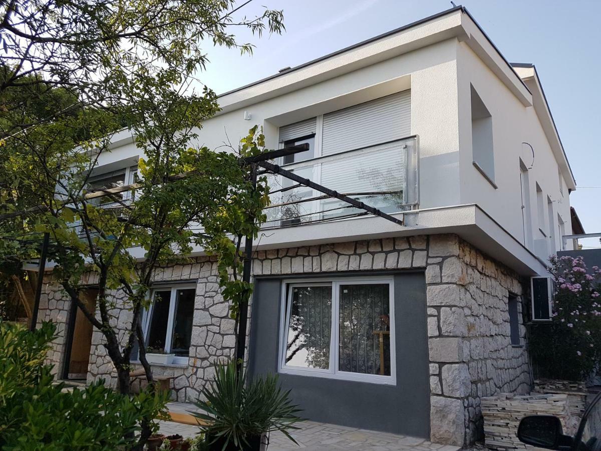 Villa Ane โนวีวีโนดอลสกี ภายนอก รูปภาพ